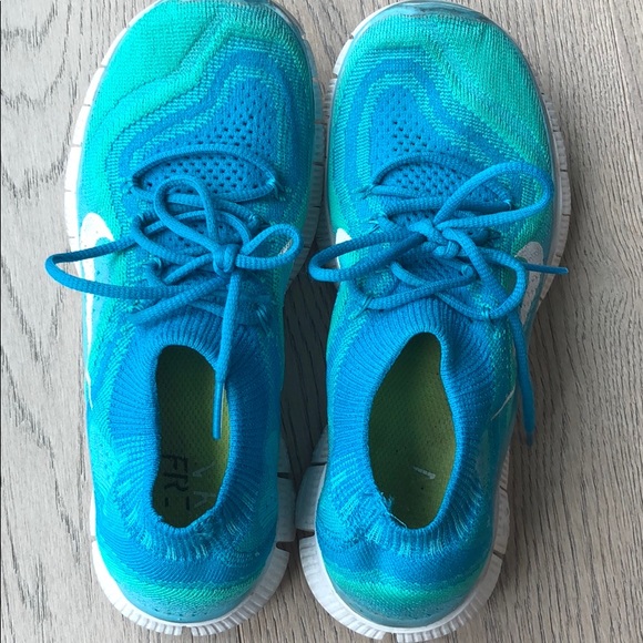 Nike fly knit runners - Picture 2 of 3